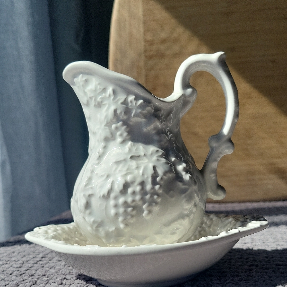 Parma By AAI White Mini Pitcher and Bowl Set